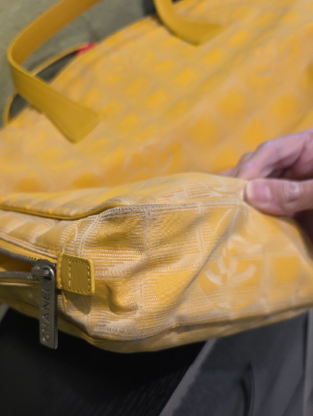 CHANEL Yellow Top-Handle Tote Bag - Picture 13 of 16